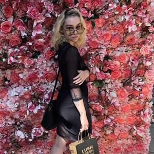 Meet your Posher, Christina